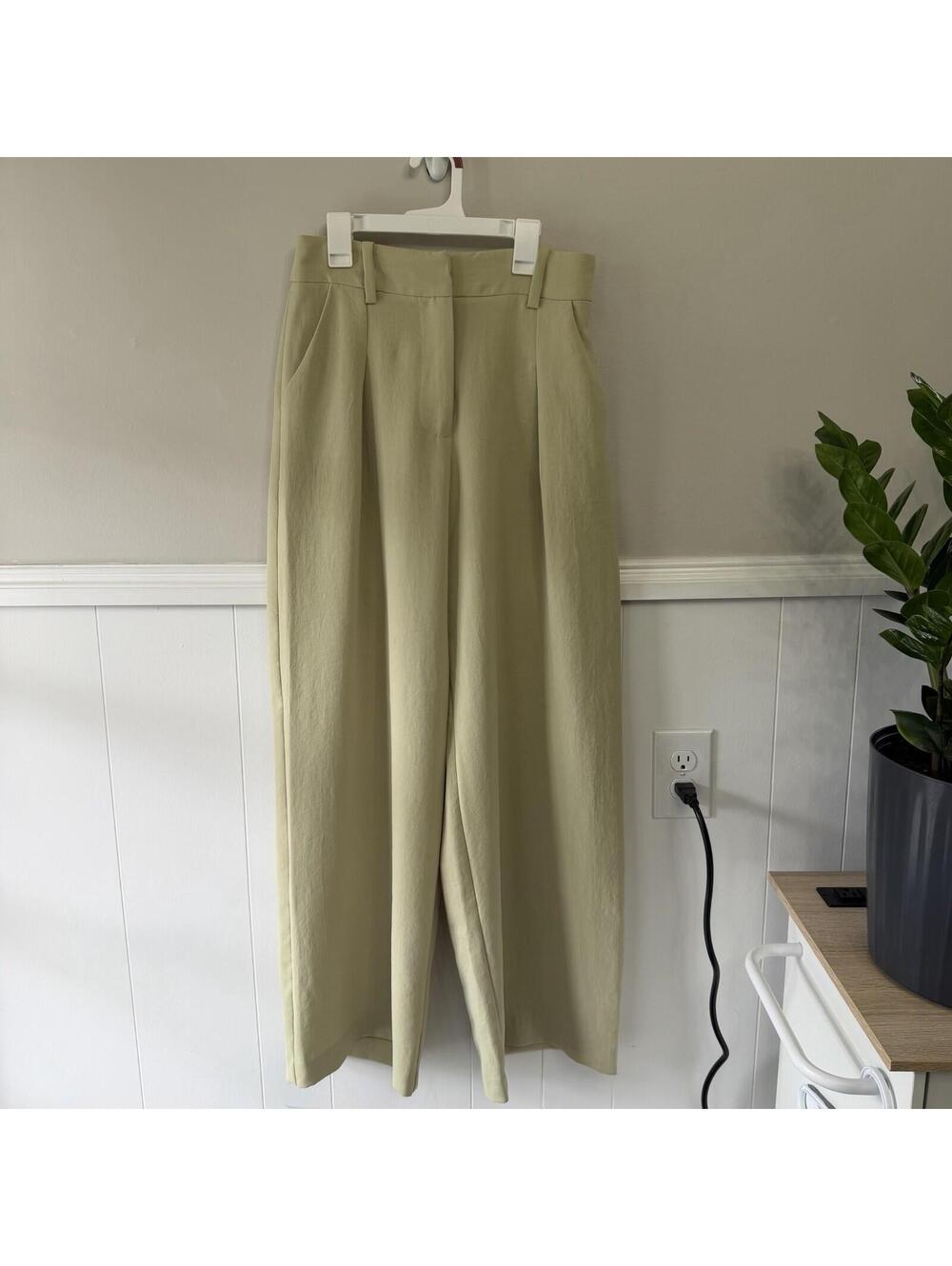 Veronika Maine Crepe Wide Leg Pants in Pistachio Size 8 Elevated Trousers